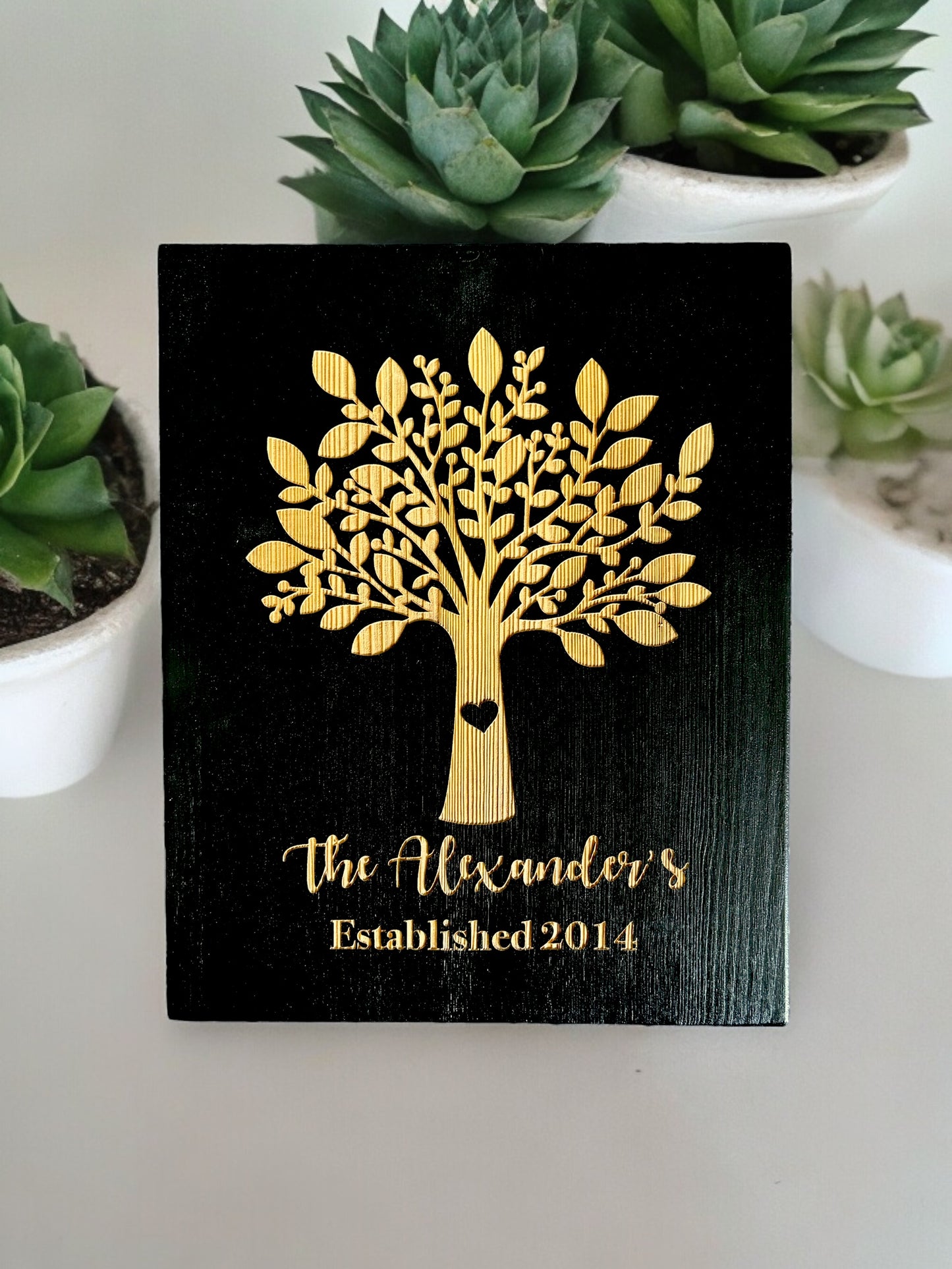 Family plaque with the tree of life